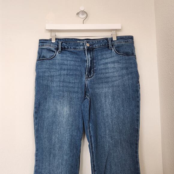 Old Navy Mid Rise Bootcut Jeans Medium Wash Denim Stretchy Fit Size 14 - Picture 2 of 9
